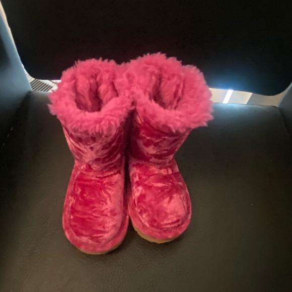 TODDLER KIDS UGG BAILEY VELVET RASPBERRY SORBET BOOTS, SZ. 7 - Picture 1 of 5
